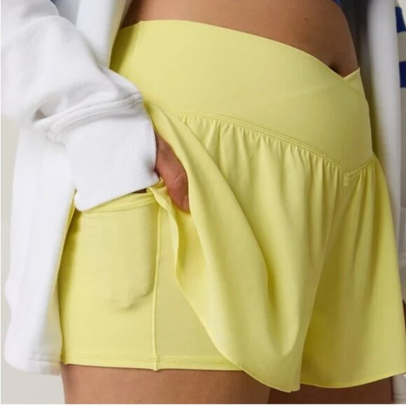 NWOT OFFLINE By Aerie Real Me Crossover Flowy Short Yellow XL - Picture 3 of 6